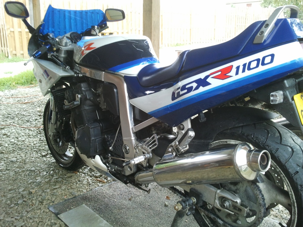 VDS 1100 GSXR blanc/bleu de 1990 New-pot4_small-2b5e30c